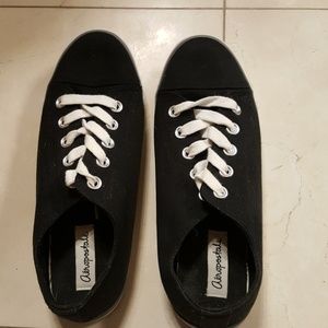 AEROPOSTALE SIZE 7 BLACK CANVAS SHOES